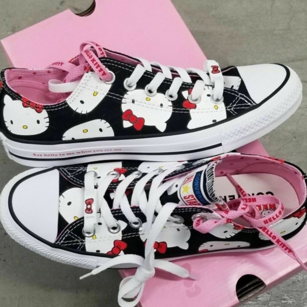 Hello Kitty Converse
